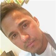 Profesor de gastronomía, joven, práctico y entusiasta brinda clases